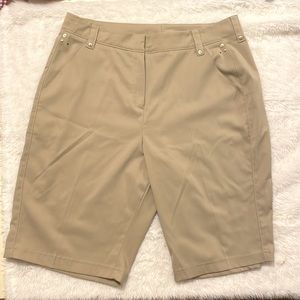 Women’s TAIL khaki golf shorts